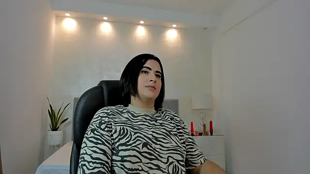 Snapshot of kendall_roous chatting on 10-14-25, 07:25 kendall roous online show from 10-14-25, 07:25