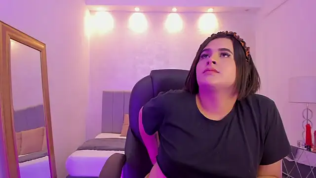 Snapshot of kendall_roous chatting on 10-17-25, 08:55 kendall roous online show from 10-17-25, 08:55