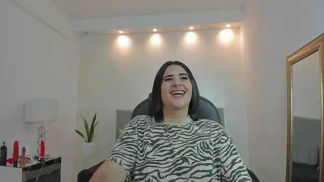 Snapshot of kendall_roous chatting on 10-23-25, 08:07 kendall roous online show from 10-23-25, 08:07