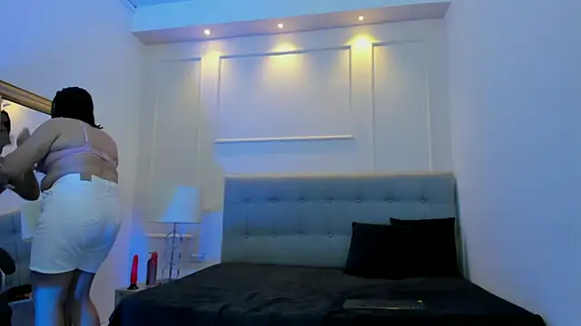 Snapshot of kendall_roous chatting on 10-28-25, 03:21 kendall roous online show from 10-28-25, 03:21