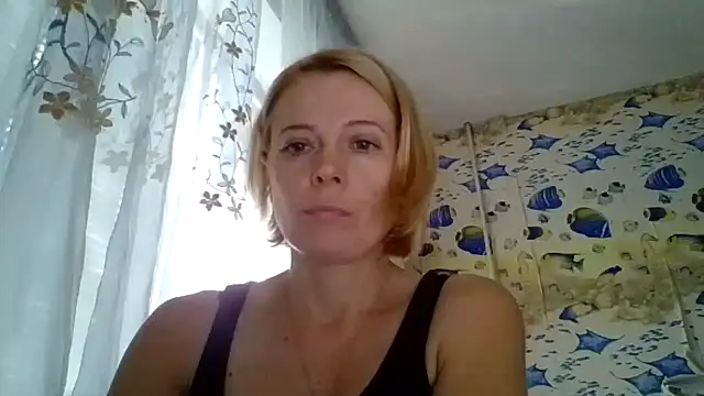 Snapshot of LiluXRose chatting on 09-15-25, 10:15 LiluXRose online show from 09-15-25, 10:15