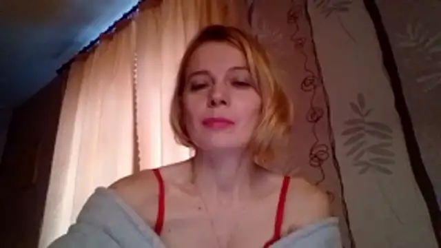 Snapshot of LiluXRose chatting on 10-25-25, 10:56 LiluXRose online show from 10-25-25, 10:56