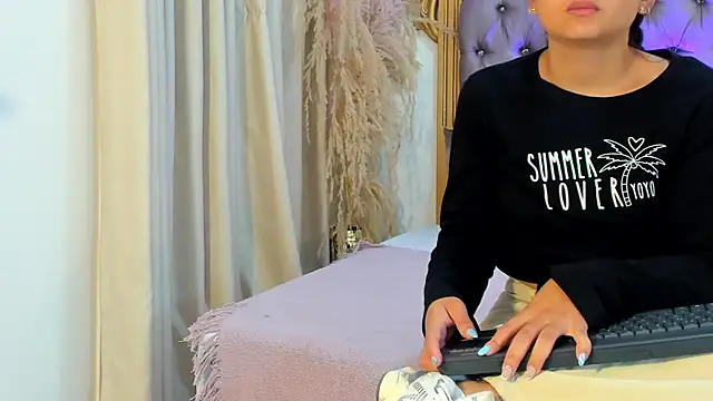 AnnieVegga online show from 09-26-25, 12:20