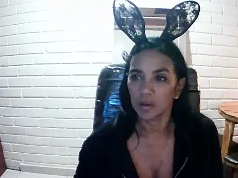 MiiaVelasquez online show from 10-16-25, 03:51