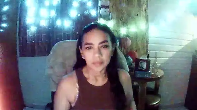 Snapshot of MiiaVelasquez chatting on 12-19-25, 04:19 MiiaVelasquez online show from 12-19-25, 04:19