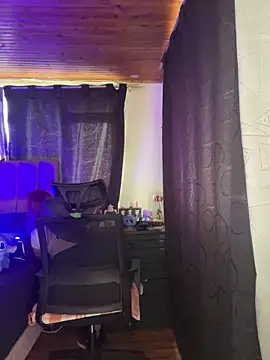 CoraVibes online show from 10-27-25, 08:02