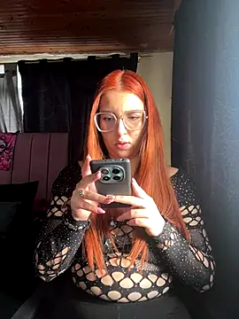 CoraVibes online show from 10-28-25, 11:47