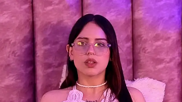 Snapshot of AleHoult chatting on 10-17-25, 05:04 AleHoult online show from 10-17-25, 05:04