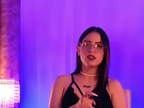 Snapshot of AleHoult chatting on 10-20-25, 12:44 AleHoult online show from 10-20-25, 12:44