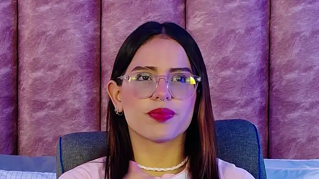 Snapshot of AleHoult chatting on 10-28-25, 01:25 AleHoult online show from 10-28-25, 01:25