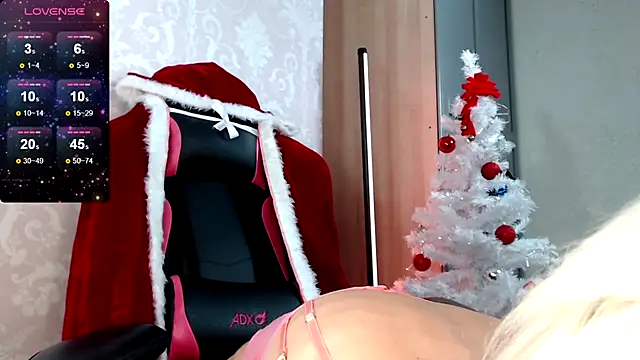 Snapshot of SereneXX chatting on 12-14-24, 10:18 SereneXX online show from 12-14-24, 10:18