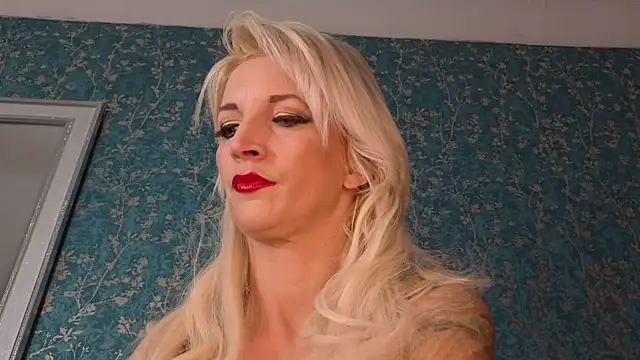 Snapshot of SereneXX chatting on 12-05-25, 07:50 SereneXX online show from 12-05-25, 07:50