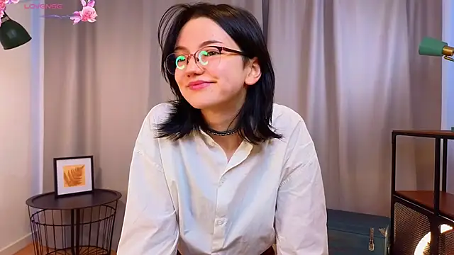 Snapshot of PamilaGrassle chatting on 09-21-25, 04:03 PamilaGrassle online show from 09-21-25, 04:03