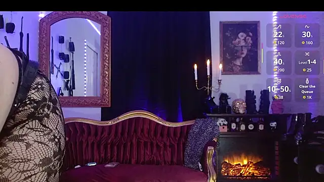 Snapshot of miss_strapon chatting on 11-26-25, 10:44 miss strapon online show from 11-26-25, 10:44