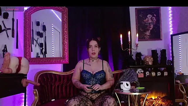 Snapshot of miss_strapon chatting on 11-29-25, 01:47 miss strapon online show from 11-29-25, 01:47