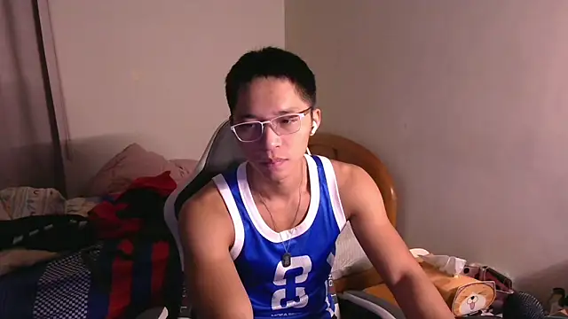 Snapshot of iron0401 chatting on 03-07-26, 07:00 iron0401 online show from 03-07-26, 07:00