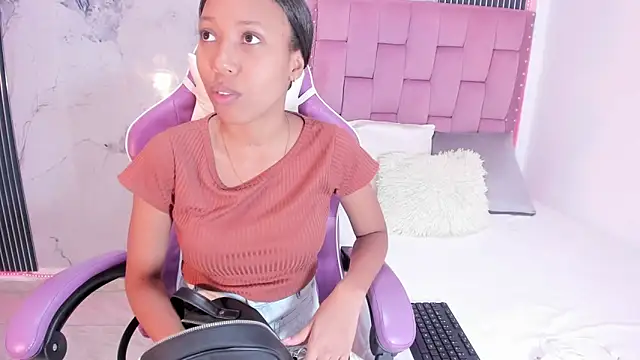 Snapshot of Mia_Duarte1 chatting on 10-03-25, 07:22 Mia Duarte1 online show from 10-03-25, 07:22