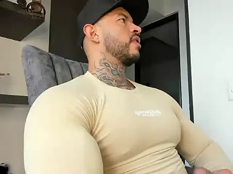 Snapshot of Michael_Fame chatting on 03-11-26, 01:06 Michael Fame online show from 03-11-26, 01:06