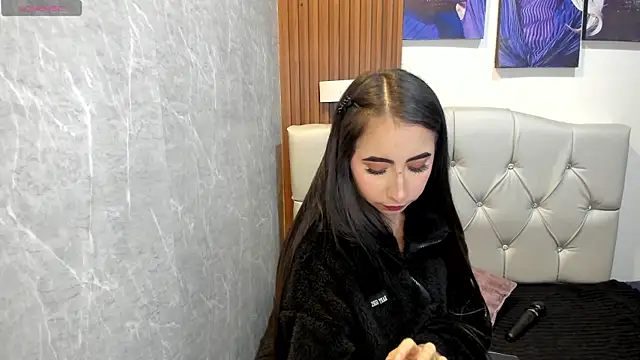 Sophi Thaylorr online show from 10-28-25, 01:36