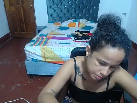 Snapshot of Angelys_02 chatting on 10-28-25, 11:07 Angelys 02 online show from 10-28-25, 11:07