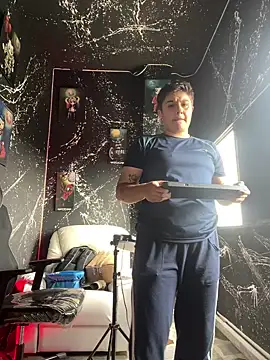 Snapshot of IanGilbert chatting on 09-11-25, 08:31 IanGilbert online show from 09-11-25, 08:31