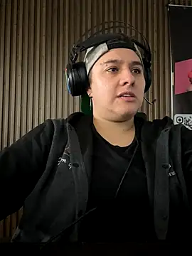 Snapshot of IanGilbert chatting on 09-16-25, 03:13 IanGilbert online show from 09-16-25, 03:13