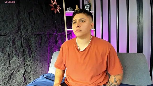 Snapshot of IanGilbert chatting on 10-18-25, 09:15 IanGilbert online show from 10-18-25, 09:15