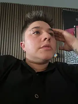 Snapshot of IanGilbert chatting on 10-29-25, 04:42 IanGilbert online show from 10-29-25, 04:42