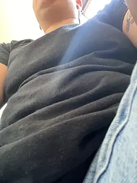 Snapshot of IanGilbert chatting on 11-22-25, 02:49 IanGilbert online show from 11-22-25, 02:49