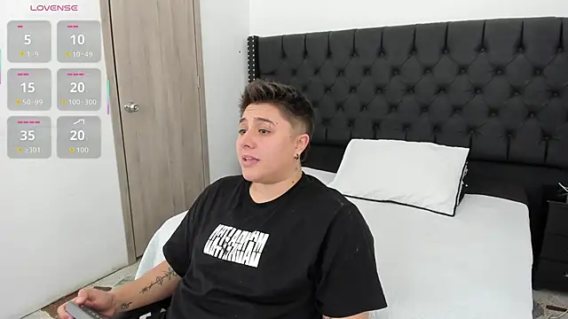 Snapshot of IanGilbert chatting on 11-24-25, 07:57 IanGilbert online show from 11-24-25, 07:57