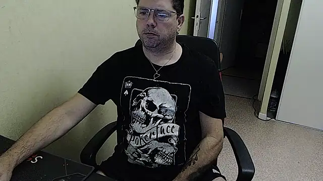 Snapshot of blueandwhite1 chatting on 12-03-24, 09:00 blueandwhite1 online show from 12-03-24, 09:00