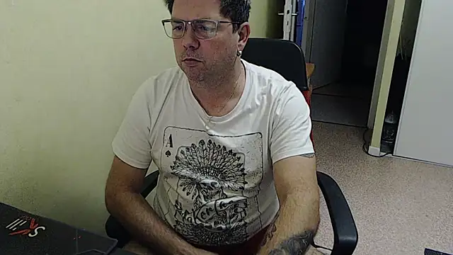 Snapshot of blueandwhite1 chatting on 12-11-24, 03:37 blueandwhite1 online show from 12-11-24, 03:37