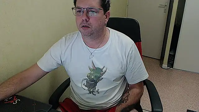 Snapshot of blueandwhite1 chatting on 12-12-24, 03:59 blueandwhite1 online show from 12-12-24, 03:59