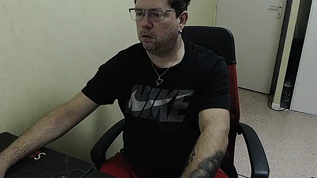 Snapshot of blueandwhite1 chatting on 12-14-24, 08:34 blueandwhite1 online show from 12-14-24, 08:34