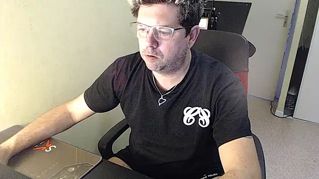 Snapshot of blueandwhite1 chatting on 12-29-24, 08:22 blueandwhite1 online show from 12-29-24, 08:22