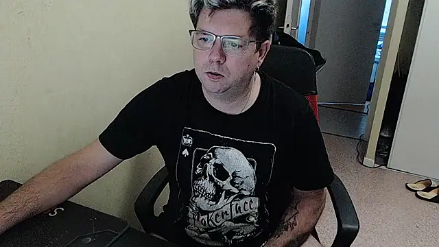 Snapshot of blueandwhite1 chatting on 12-30-24, 08:10 blueandwhite1 online show from 12-30-24, 08:10