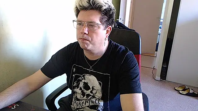 Snapshot of blueandwhite1 chatting on 12-30-24, 11:15 blueandwhite1 online show from 12-30-24, 11:15