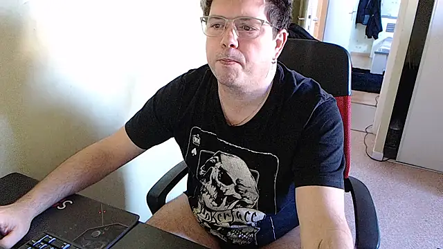 Snapshot of blueandwhite1 chatting on 12-31-24, 01:30 blueandwhite1 online show from 12-31-24, 01:30