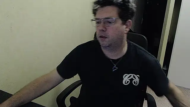 Snapshot of blueandwhite1 chatting on 01-02-25, 09:00 blueandwhite1 online show from 01-02-25, 09:00