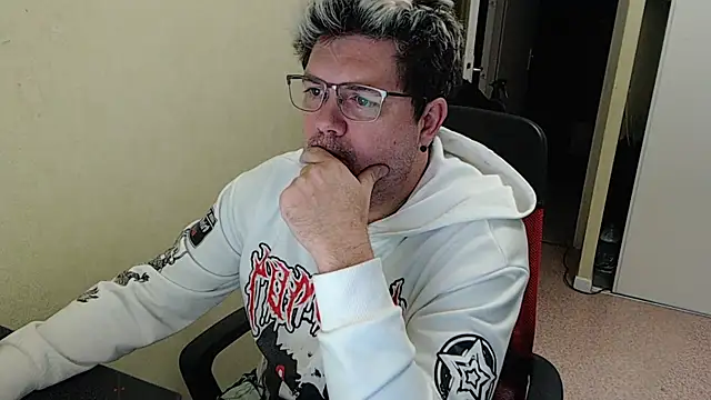 Snapshot of blueandwhite1 chatting on 01-03-25, 05:10 blueandwhite1 online show from 01-03-25, 05:10