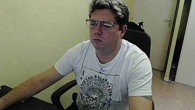 Snapshot of blueandwhite1 chatting on 01-05-25, 05:41 blueandwhite1 online show from 01-05-25, 05:41