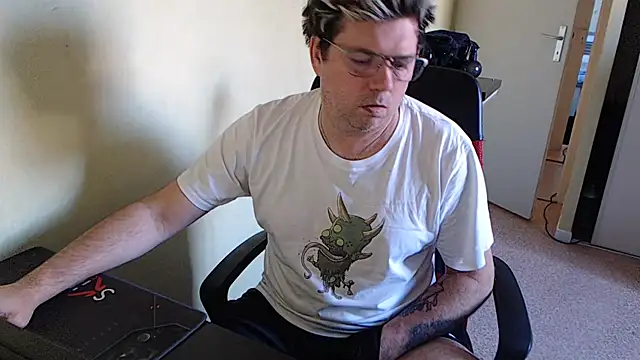 Snapshot of blueandwhite1 chatting on 01-15-25, 03:29 blueandwhite1 online show from 01-15-25, 03:29