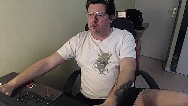 Snapshot of blueandwhite1 chatting on 01-16-25, 03:35 blueandwhite1 online show from 01-16-25, 03:35