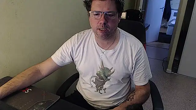 Snapshot of blueandwhite1 chatting on 01-18-25, 08:52 blueandwhite1 online show from 01-18-25, 08:52