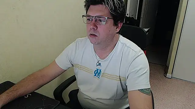 Snapshot of blueandwhite1 chatting on 01-26-25, 05:44 blueandwhite1 online show from 01-26-25, 05:44