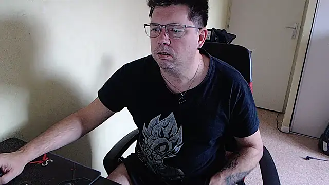 Snapshot of blueandwhite1 chatting on 01-29-25, 09:33 blueandwhite1 online show from 01-29-25, 09:33