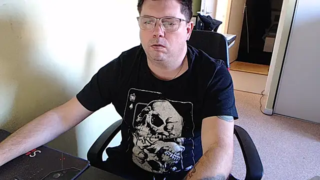 Snapshot of blueandwhite1 chatting on 02-02-25, 04:00 blueandwhite1 online show from 02-02-25, 04:00