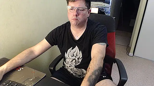 Snapshot of blueandwhite1 chatting on 02-07-25, 03:52 blueandwhite1 online show from 02-07-25, 03:52