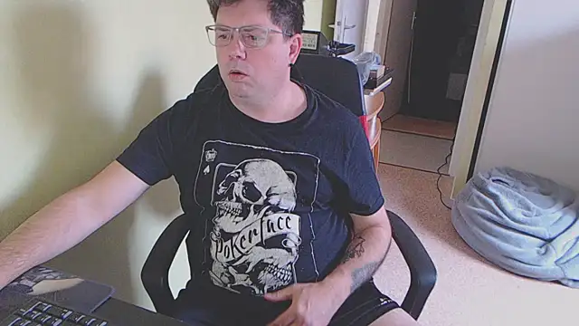 Snapshot of blueandwhite1 chatting on 02-13-25, 03:46 blueandwhite1 online show from 02-13-25, 03:46