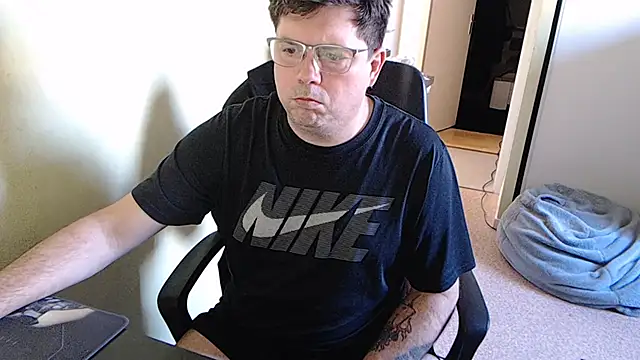 Snapshot of blueandwhite1 chatting on 02-14-25, 03:58 blueandwhite1 online show from 02-14-25, 03:58